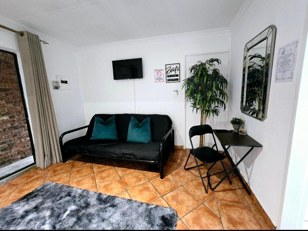 Zhantique Guest House 1- Unit 5 博克斯堡 外观 照片